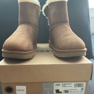 NEW Size 10 Women’s Mini Bailey Bow ll Boots UGG